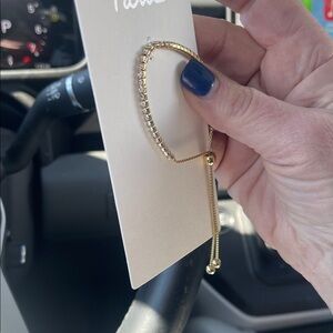 Elegant Gold Bracelet with Adjustable Chain